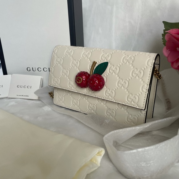 Gucci Guccissima Cherry accent Wallet on chain, mini crossbody white leather - Picture 3 of 16